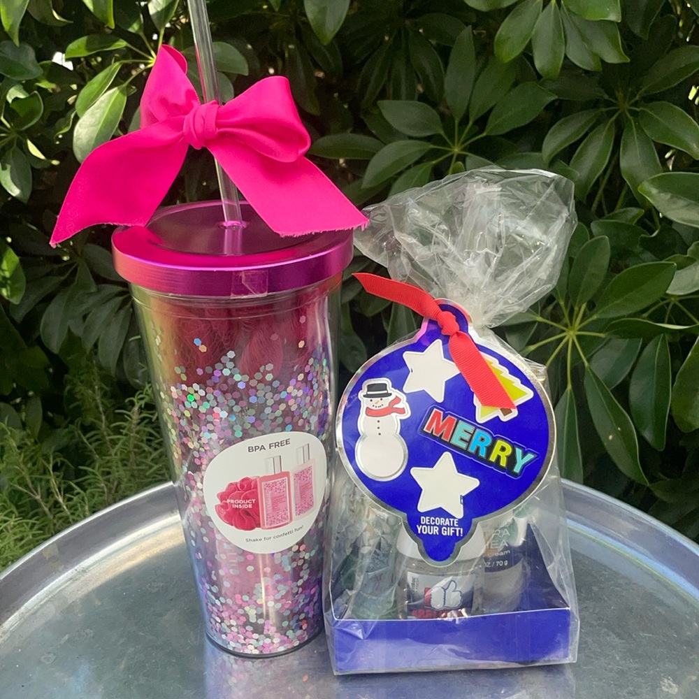 2 gifts sets one Bath and body Works one Ulta glitter cup.  📣NO STRAW🔔